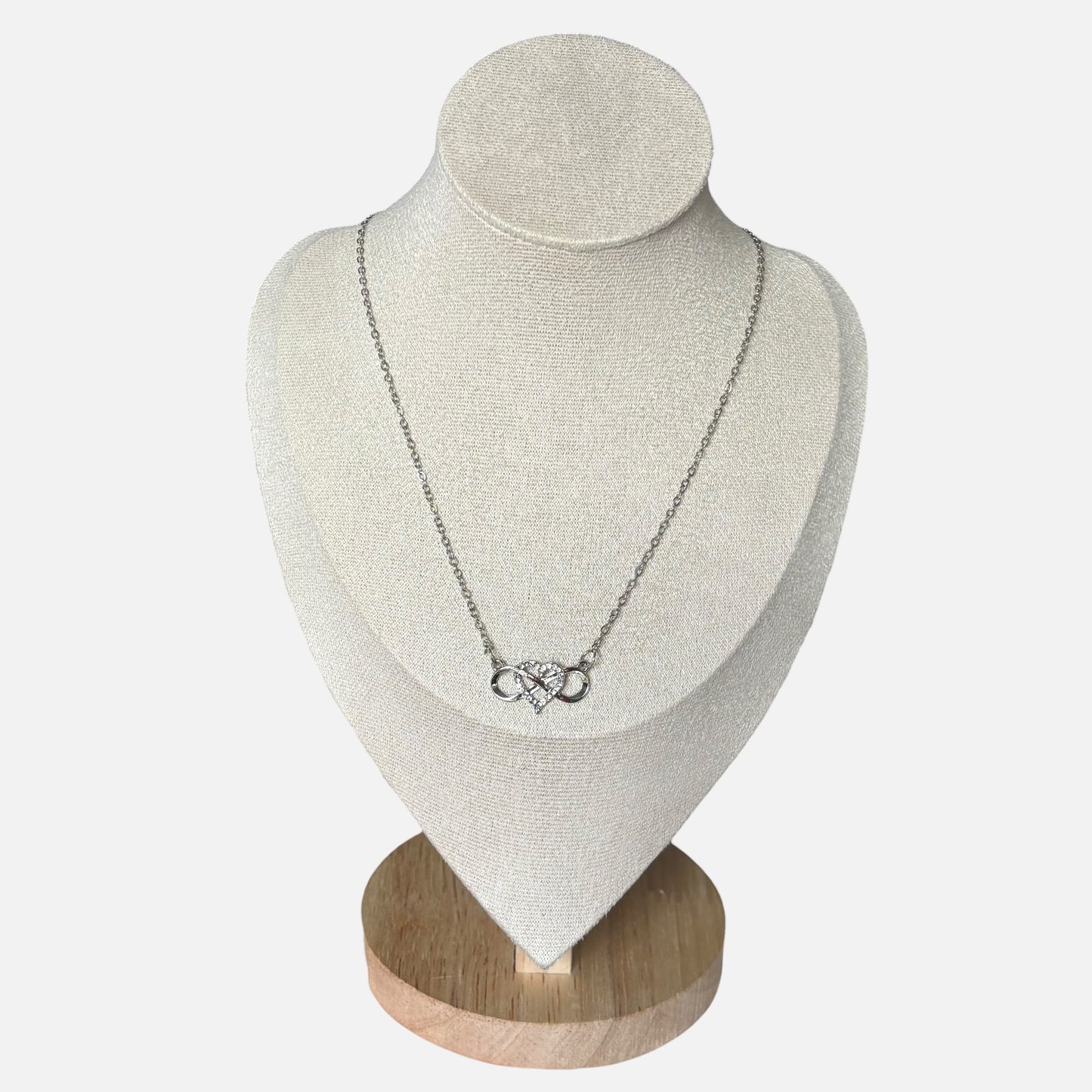 Collar romántico de plata con el infinito y el amor eterno