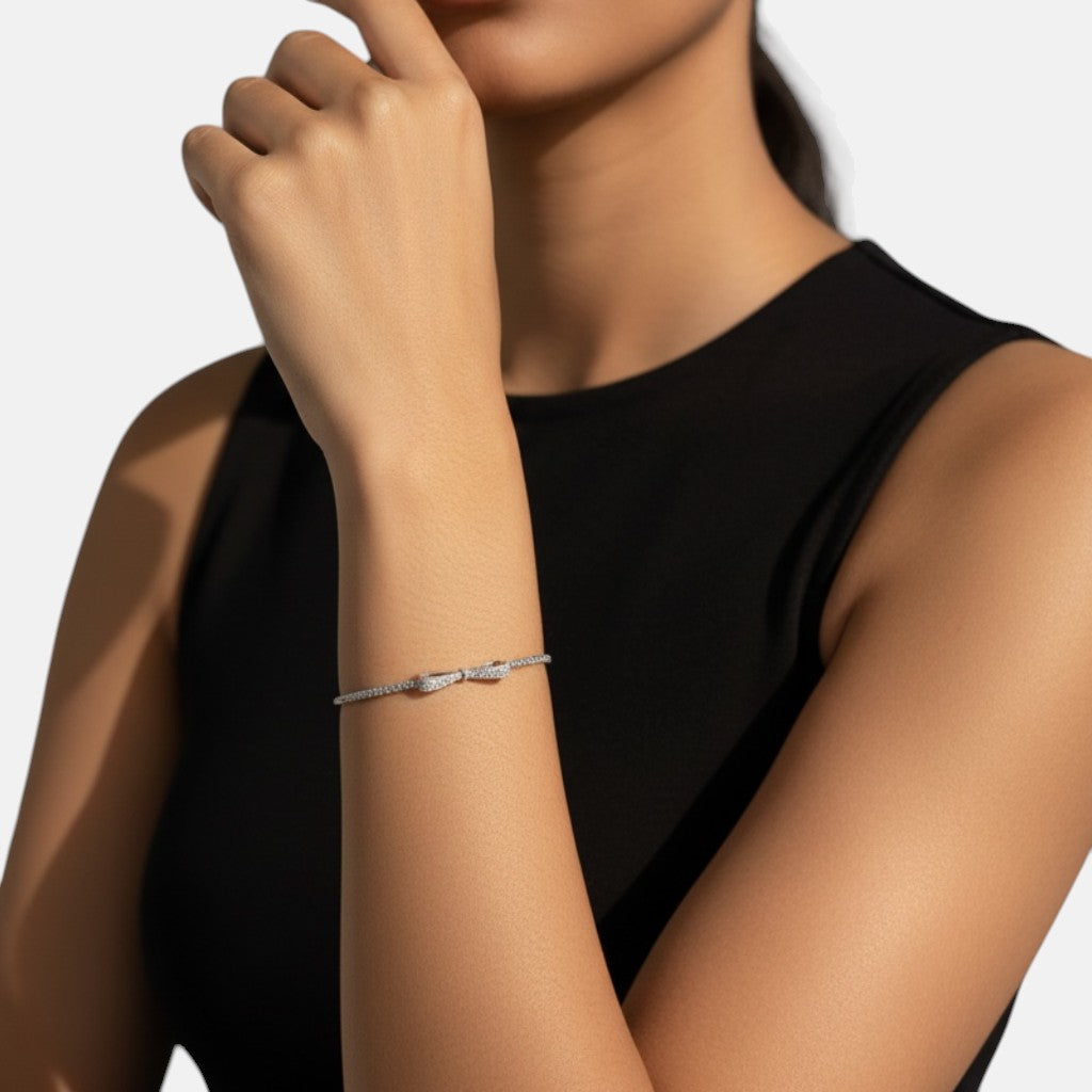 Pulsera de plata con lazo para mujer