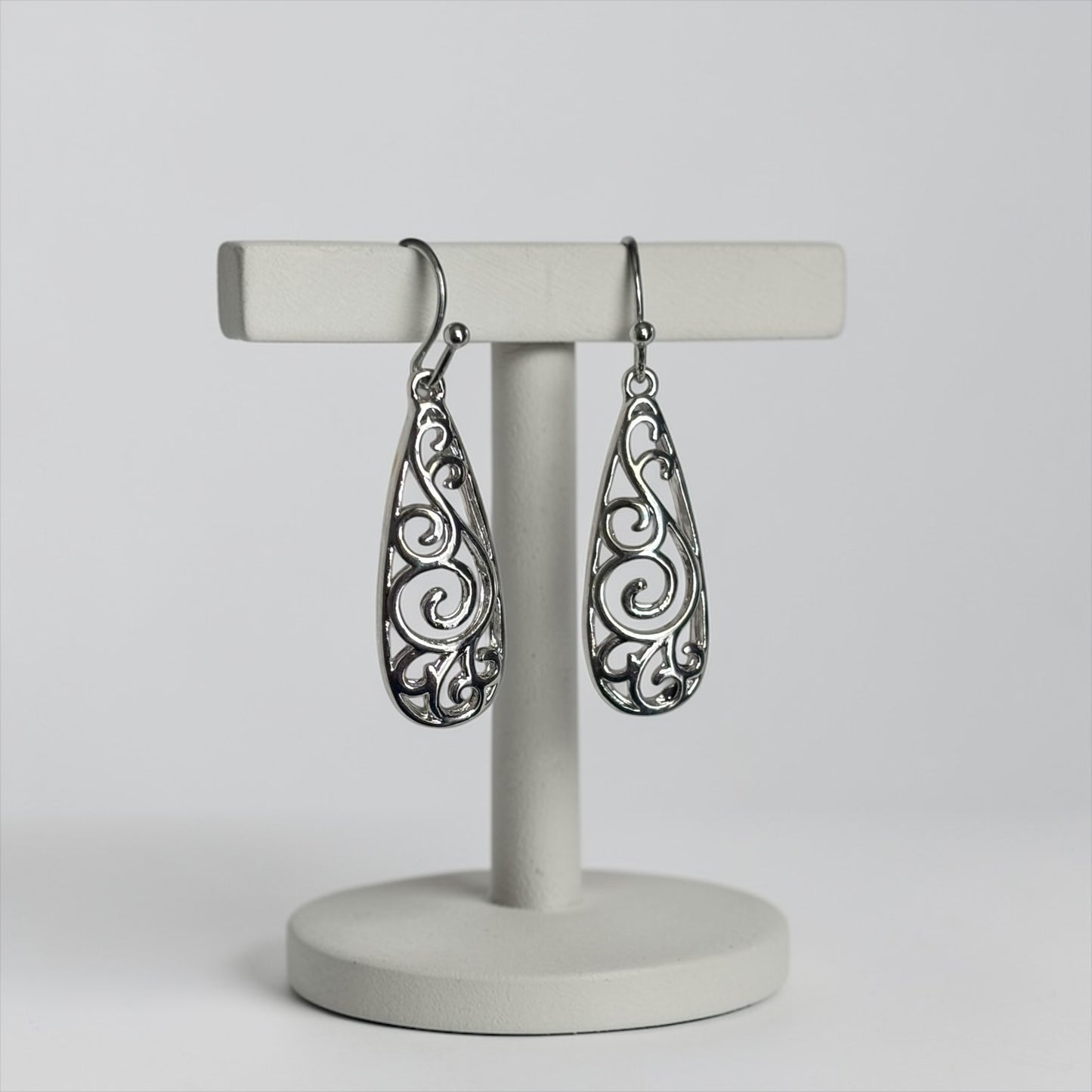 Elegante pendiente colgante de plata para mujer