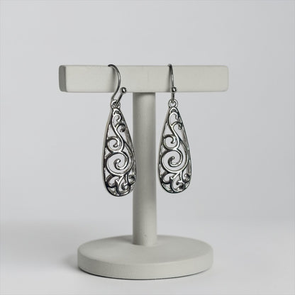 Elegante pendiente colgante de plata para mujer
