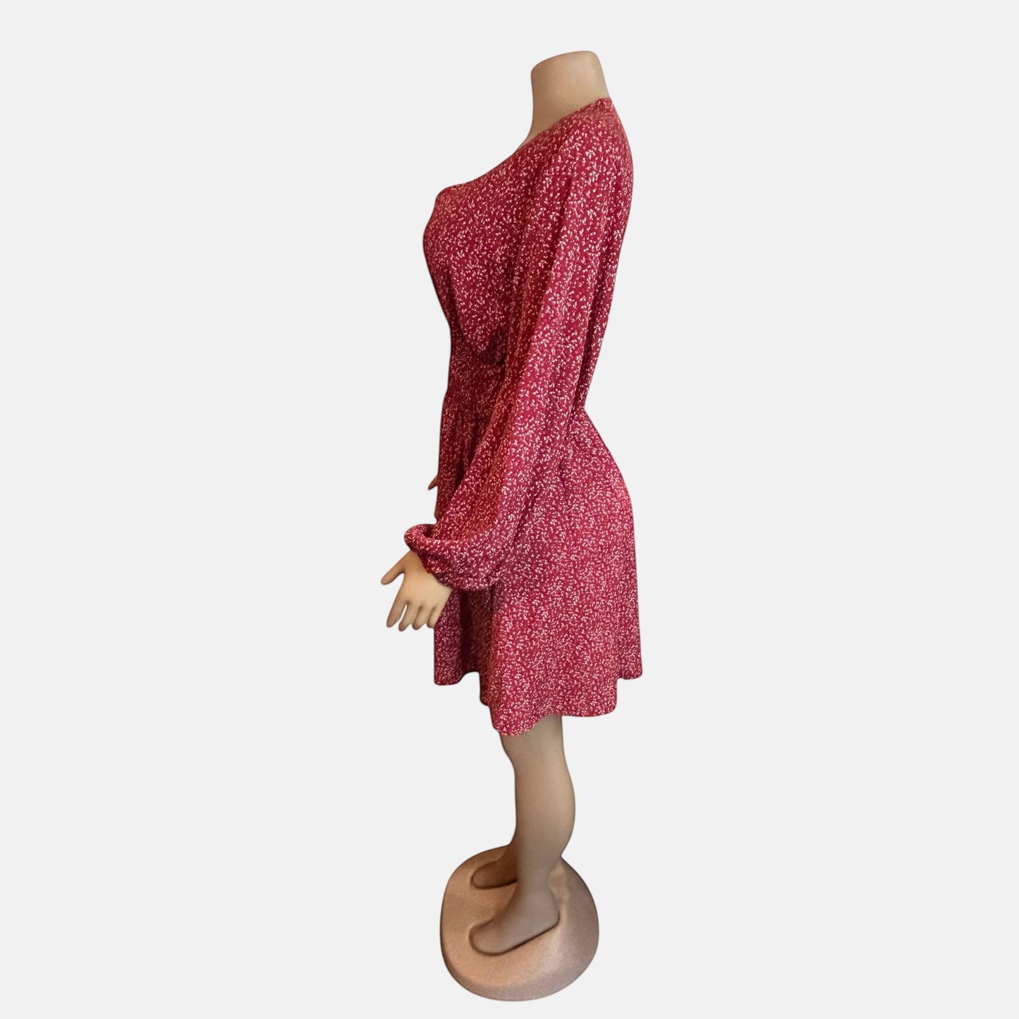 Vestido fluido color vino tinto con volantes para mujer
