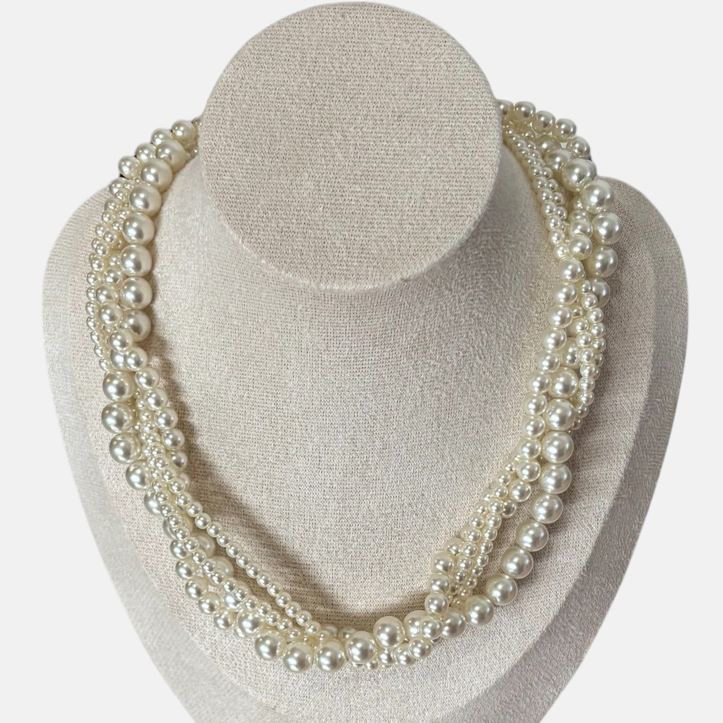 Chic & Classy Pearl Choker Necklace