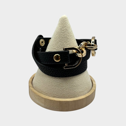Pulsera vintage de cuero con múltiples capas y dijes
