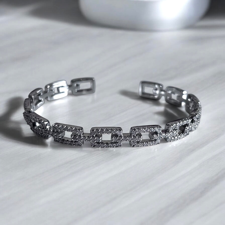 Pulsera abierta elegante ajustable con forma cuadrada geométrica