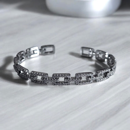 Pulsera abierta elegante ajustable con forma cuadrada geométrica