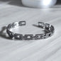 Pulsera abierta elegante ajustable con forma cuadrada geométrica