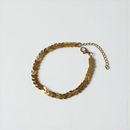 Pulsera ligera con dije de flecha