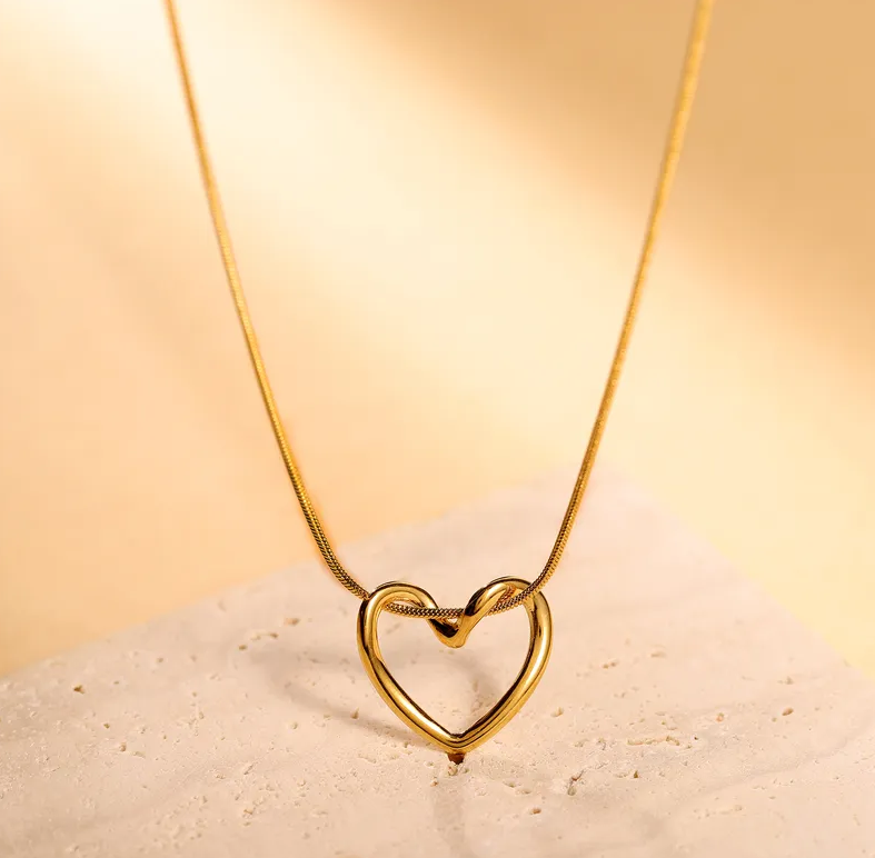 Elegant Simple Heart Pendant Necklace