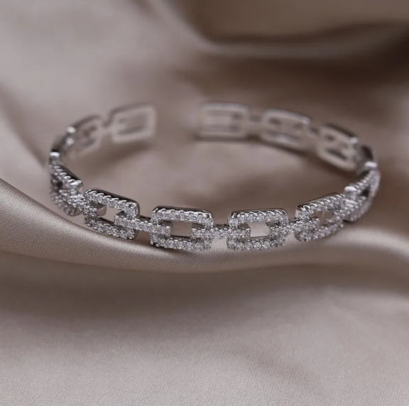 Pulsera abierta elegante ajustable con forma cuadrada geométrica