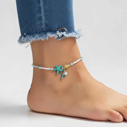 Pulsera bohemia de verano con estrellas de mar en el tobillo