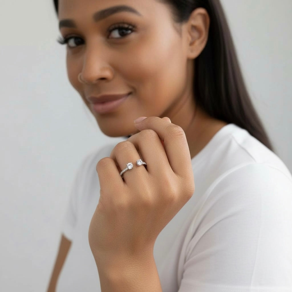 Anillo elegante ajustable con circonitas