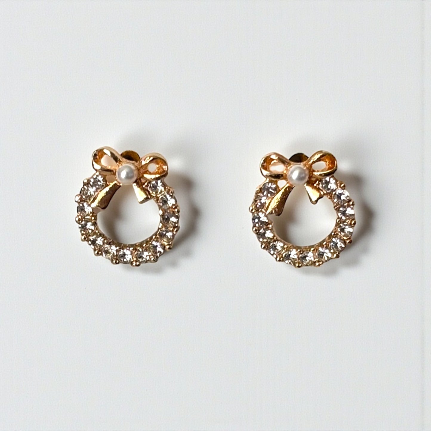 Small Wreath Gold Stud Earring