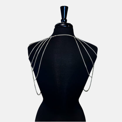 Cadena elegante con cuerpo de metal dorado de múltiples capas