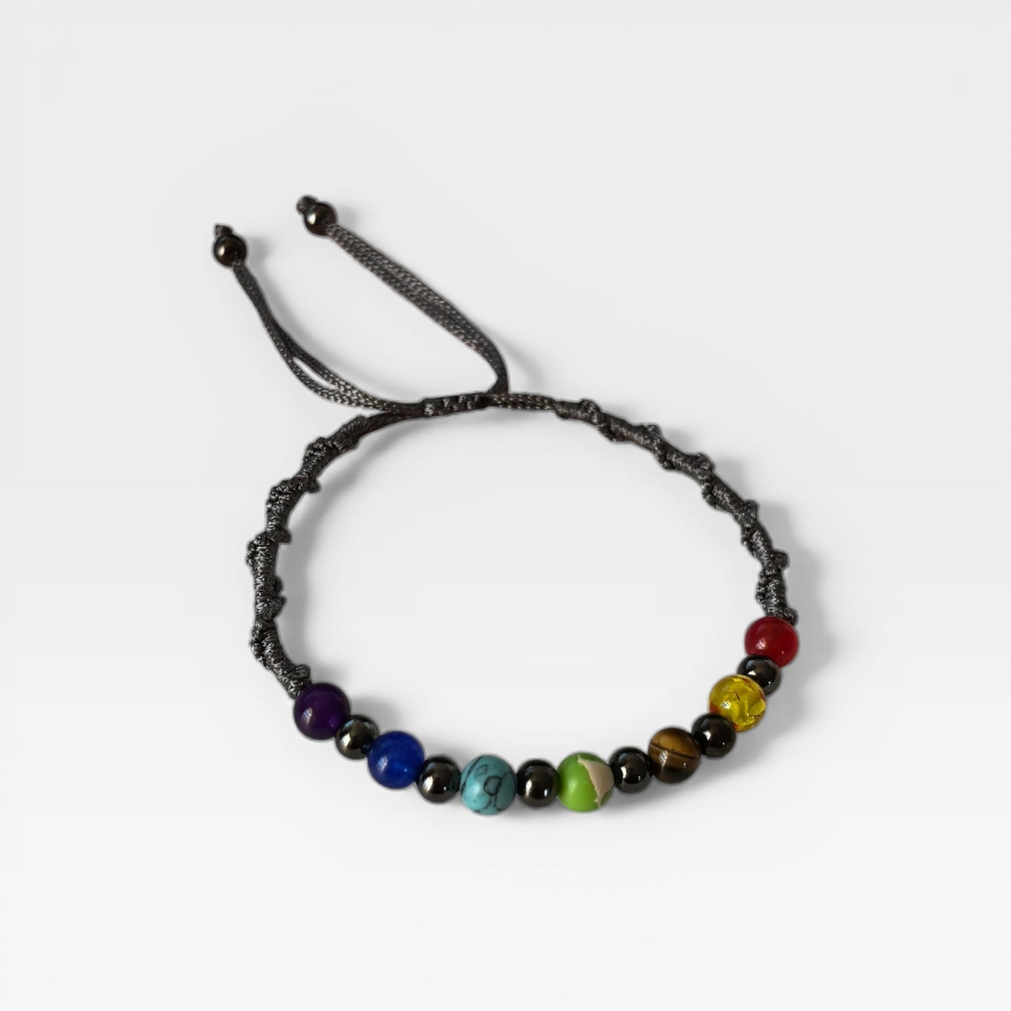 Pulsera trenzada de cuerda multicolor hecha a mano con cuentas de chakras