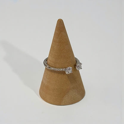 Anillo elegante ajustable con circonitas