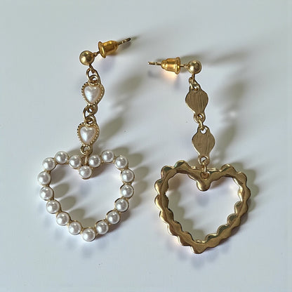 Pendientes largos de perlas con forma de corazón