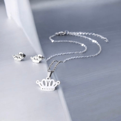 Conjunto de collar y pendientes con corona de acero inoxidable