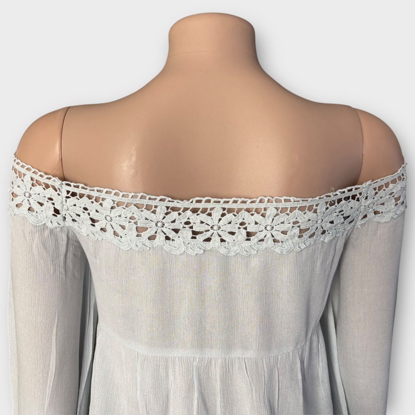 Blusa elegante de encaje azul claro para mujer