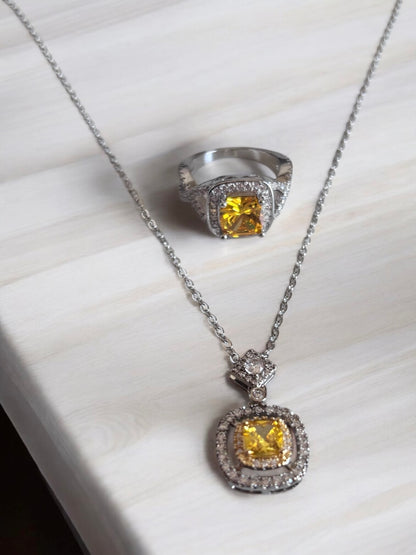 Conjunto de anillo y collar de París