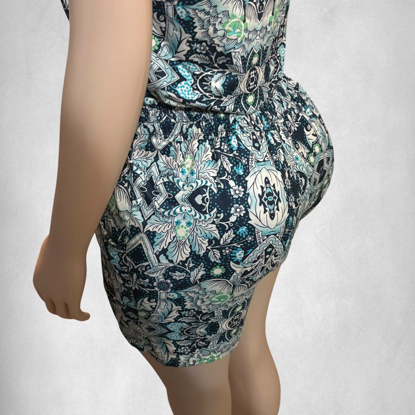 Mono corto estilo camiseta sin mangas con bolsillos laterales para mujer, color verde