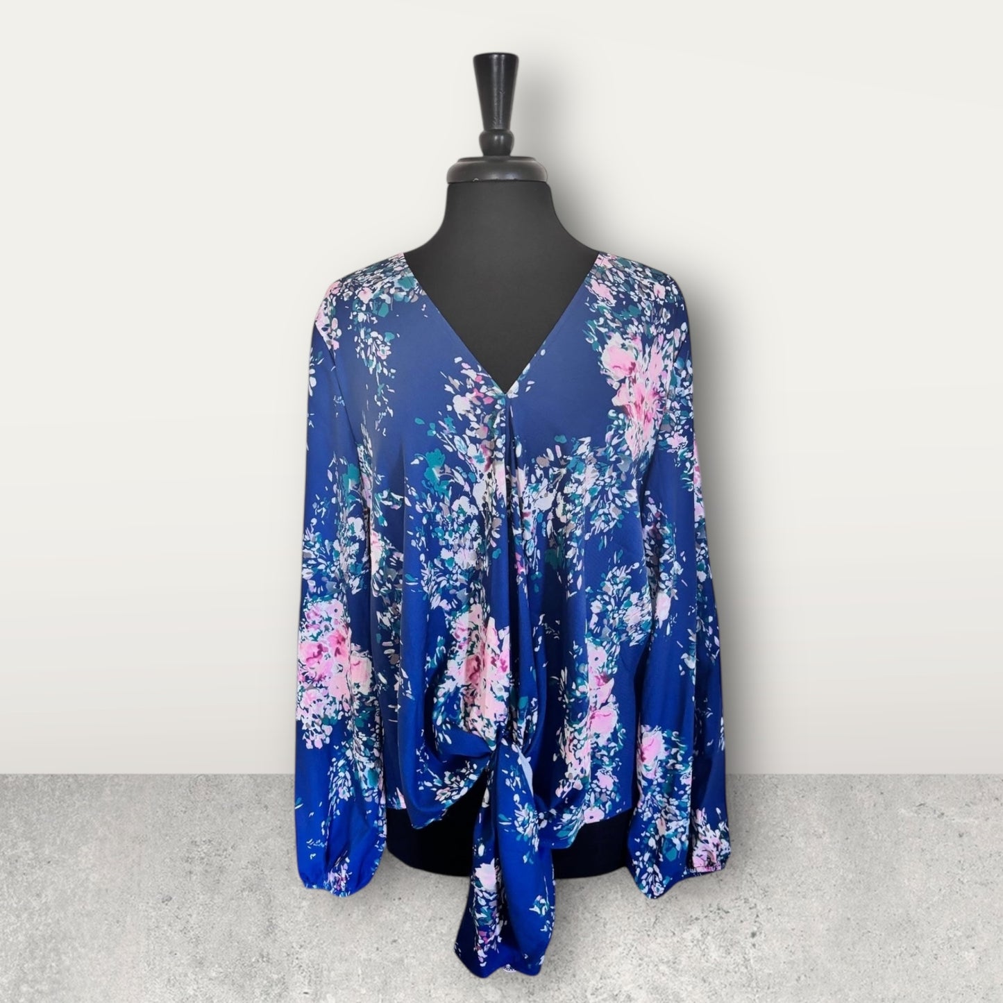 Blusa informal con cuello en V y lazo frontal con estampado floral para mujer