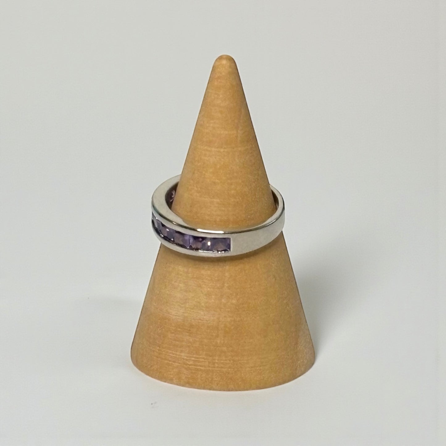 Anillo morado de plata esterlina de lujo