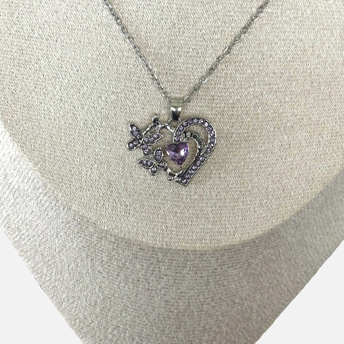 Collar con colgante de mariposa y corazón