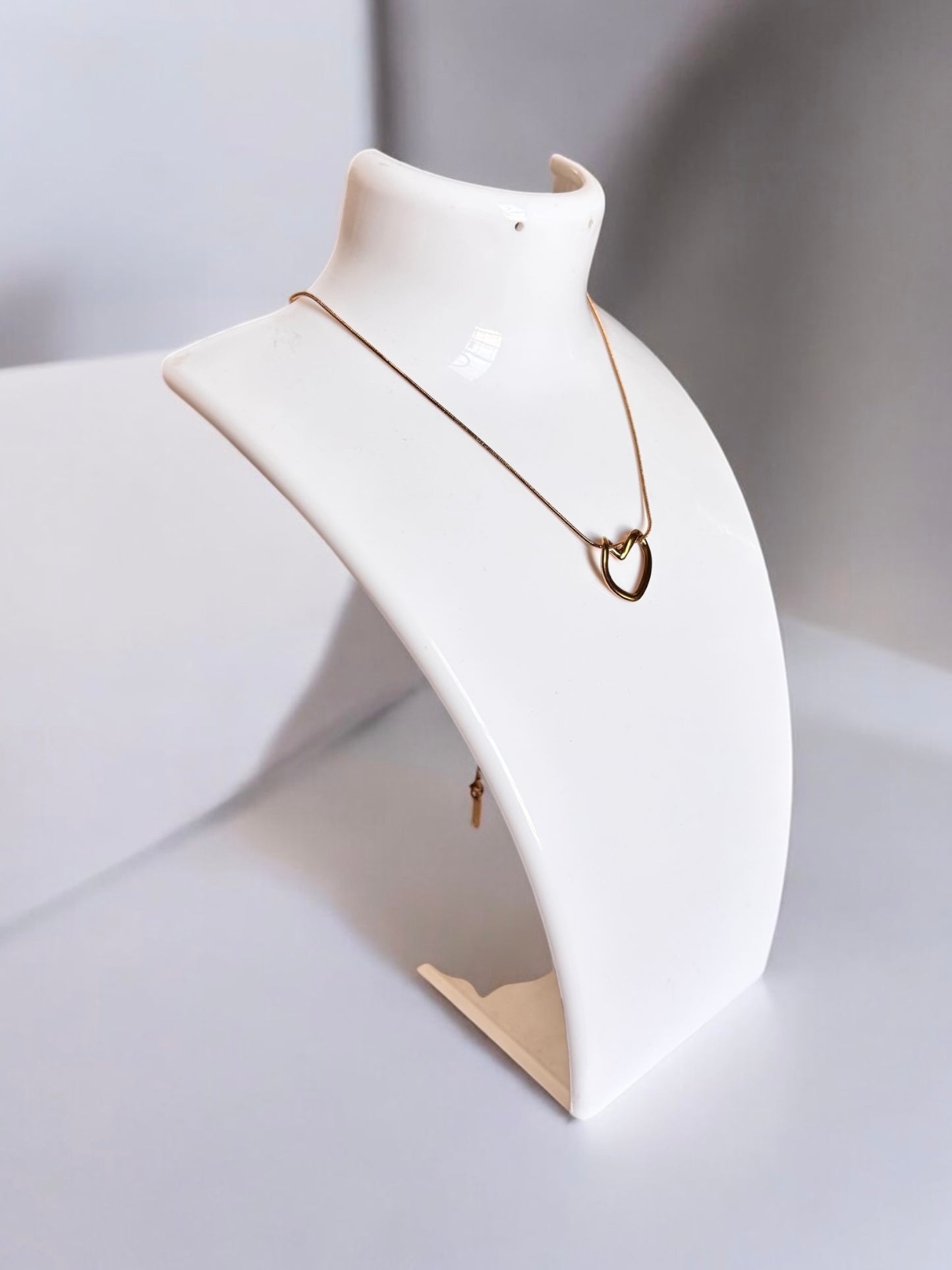 Elegant Simple Heart Pendant Necklace