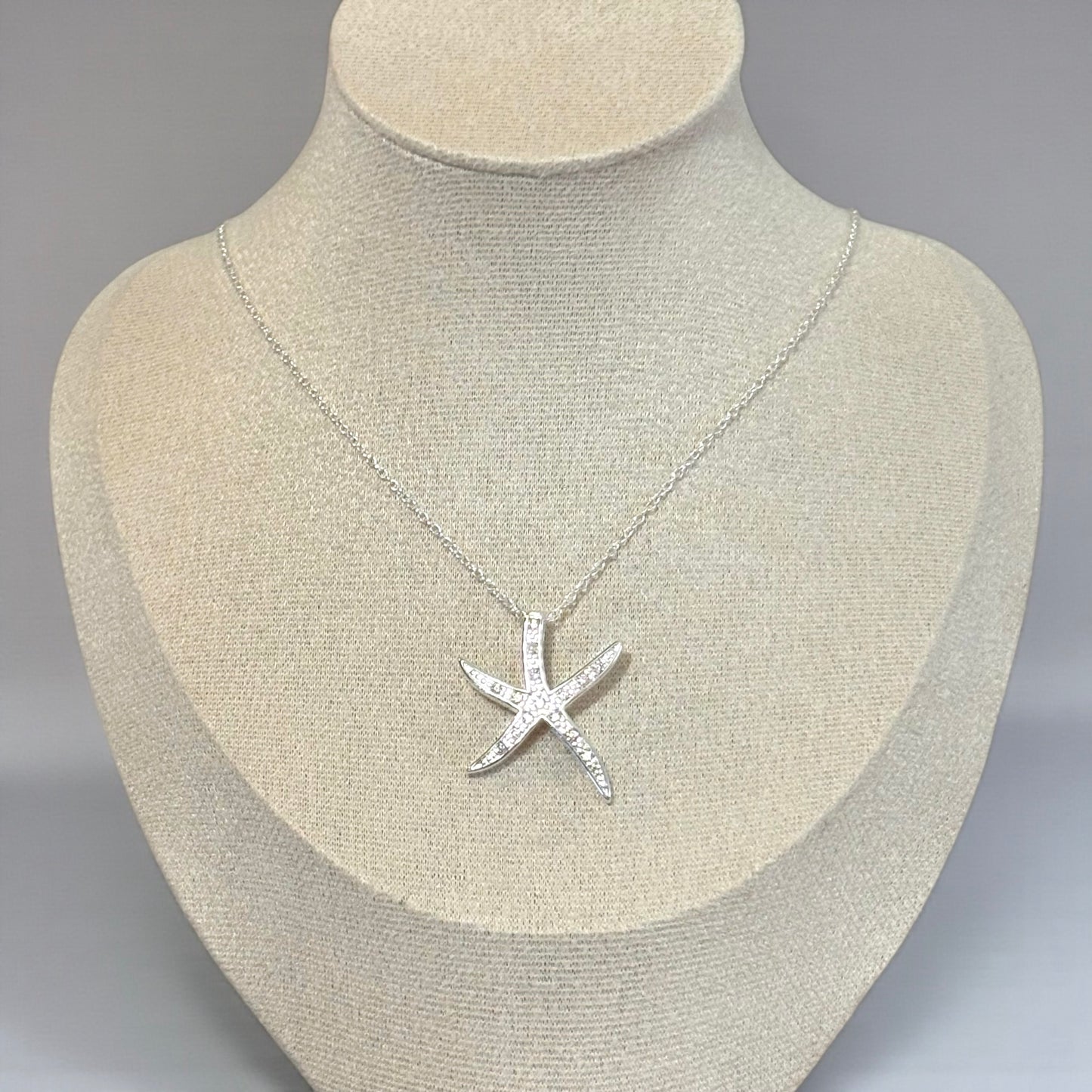 Collar de plata con colgante de estrella de mar