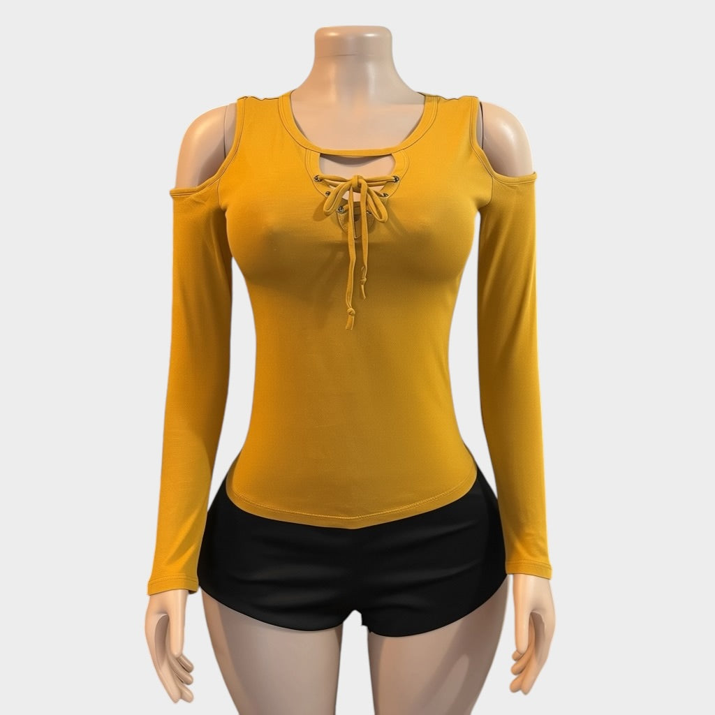 Blusa de mujer color mostaza lisa con hombros descubiertos