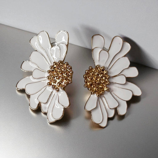 Elegant Vintage Flower Ear Studs