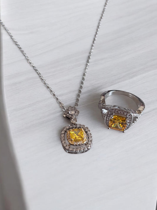 Conjunto de anillo y collar de París