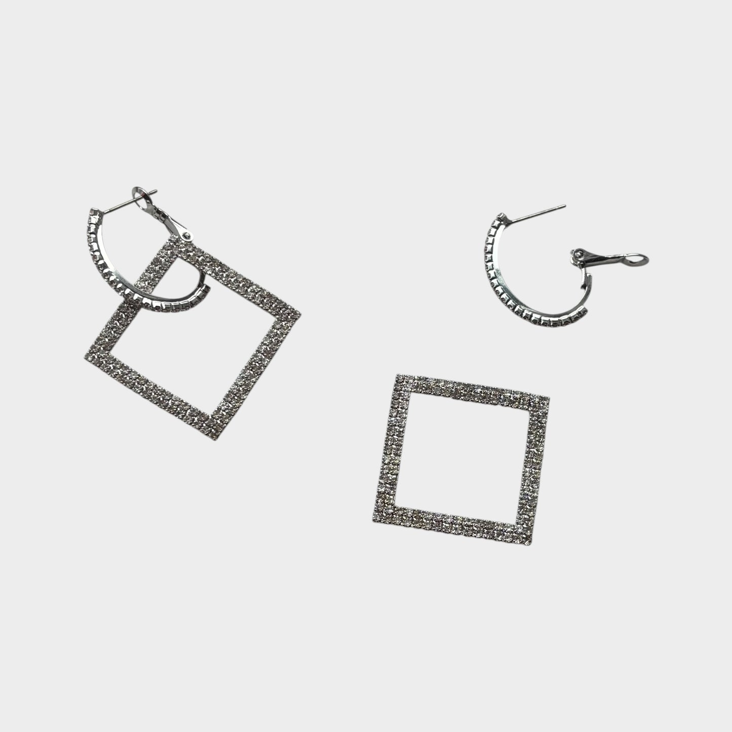 Pendiente de plata para mujer con forma de cuadrado colgante