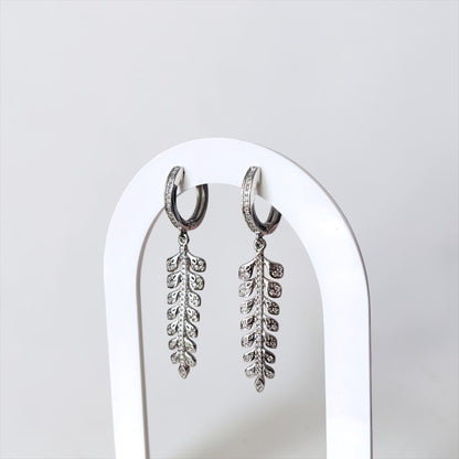 Pendientes circulares con forma de hoja
