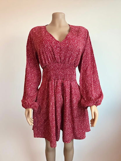 Vestido fluido color vino tinto con volantes para mujer