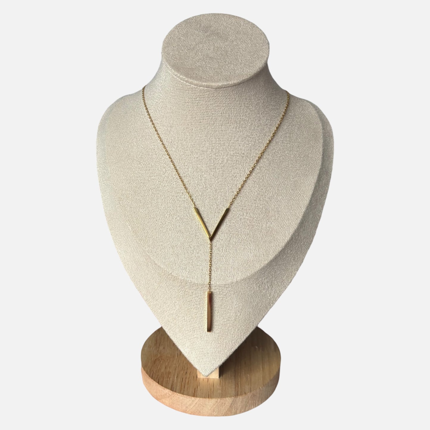 Collar dorado para mujer en forma de V