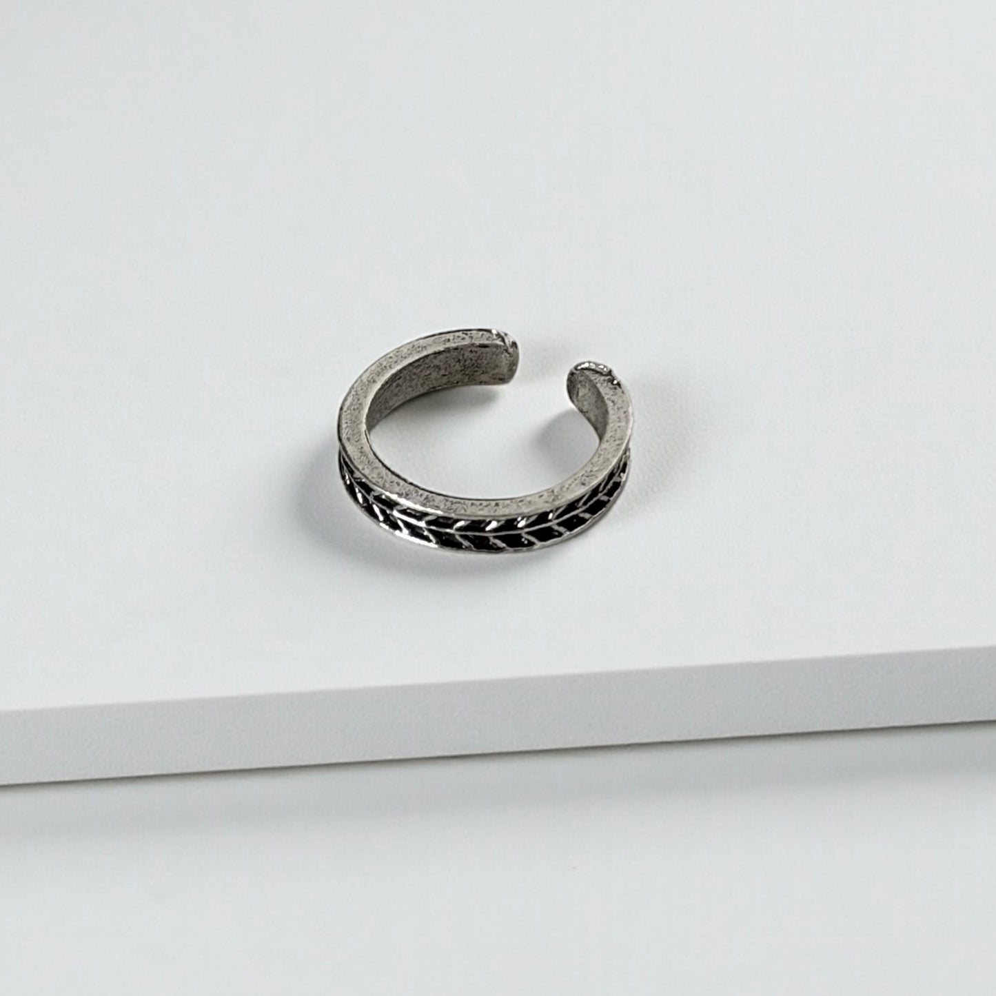 Geometric Twisted Foot Ring