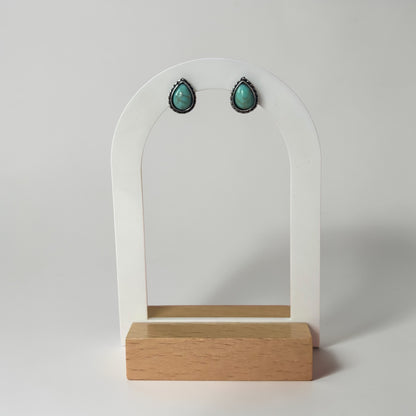 Pendiente pequeño clásico de piedra verde
