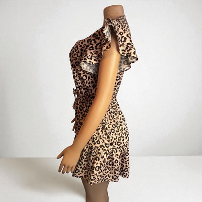 Mono con volantes y botones de leopardo para mujer