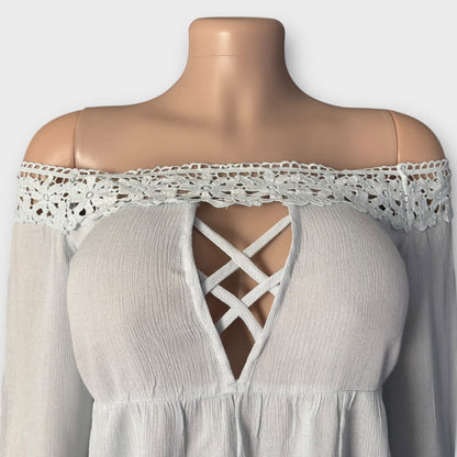 Blusa elegante de encaje azul claro para mujer