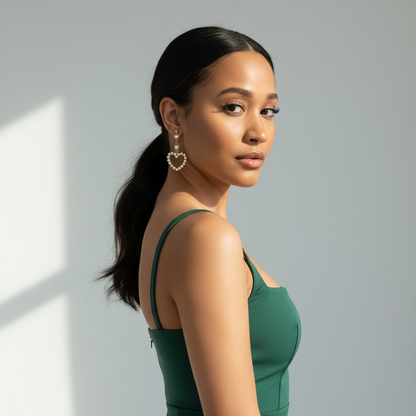 Pendientes largos de perlas con forma de corazón