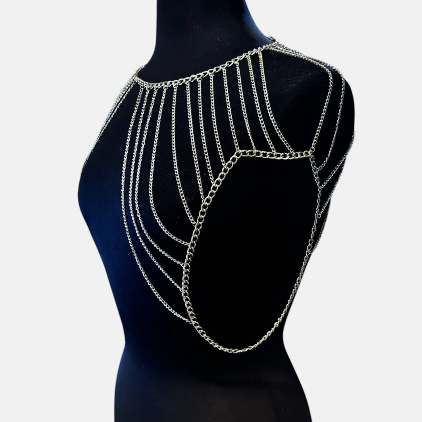 Cadena elegante con cuerpo de metal dorado de múltiples capas