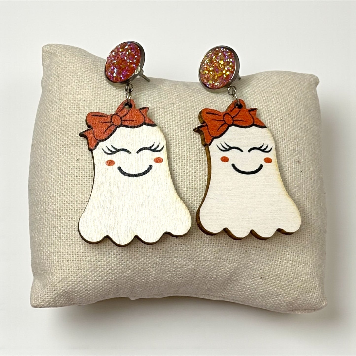 Smiling Girly Ghost Bow & Eyelashes