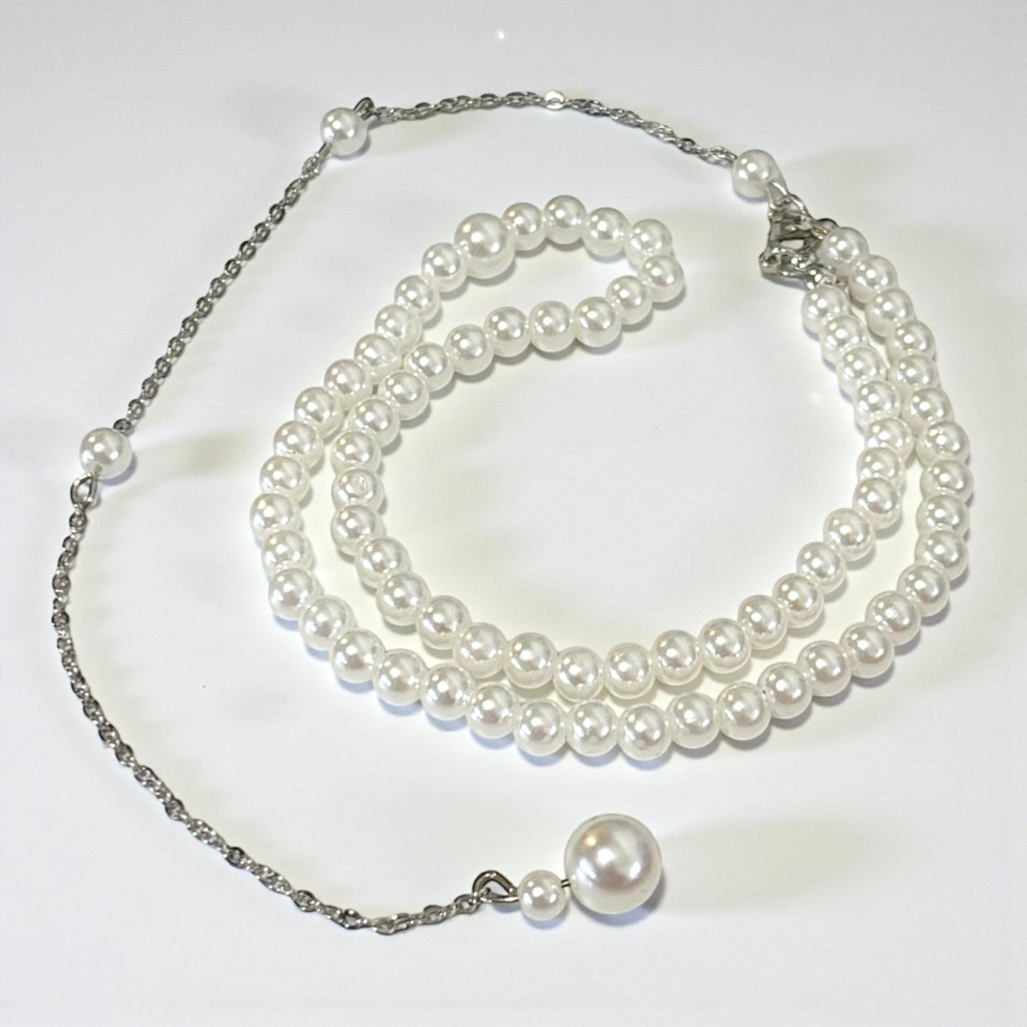 Cadena trasera con borla larga y perlas elegantes
