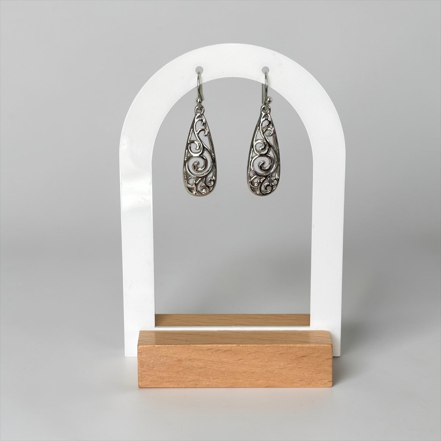 Elegante pendiente colgante de plata para mujer