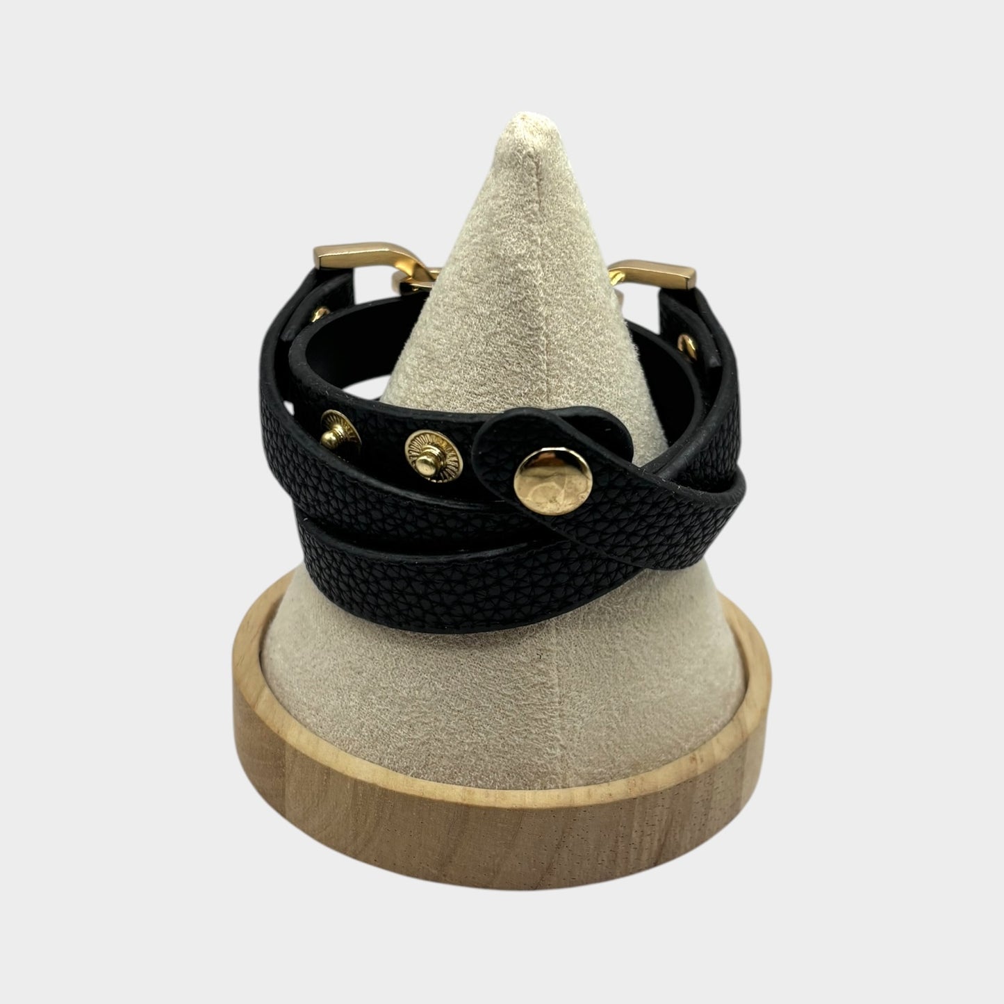 Pulsera vintage de cuero con múltiples capas y dijes