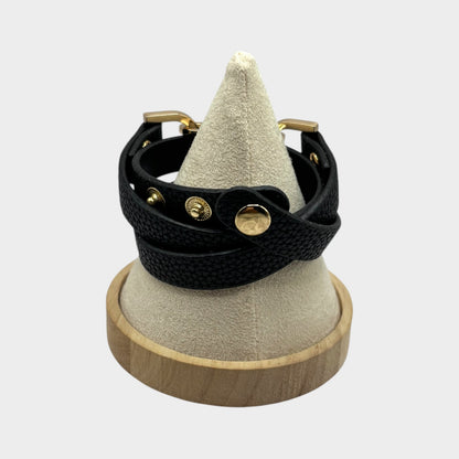 Pulsera vintage de cuero con múltiples capas y dijes