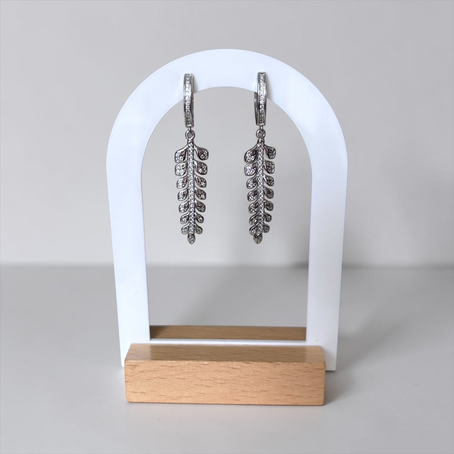 Pendientes circulares con forma de hoja