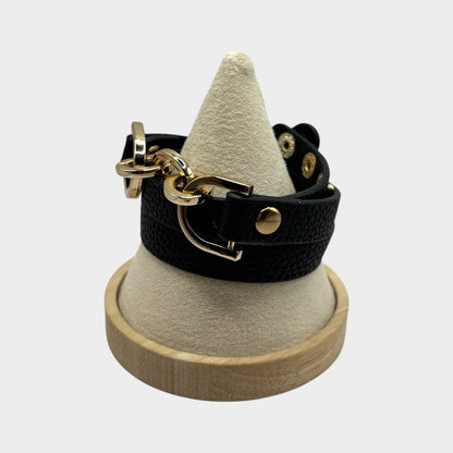 Pulsera vintage de cuero con múltiples capas y dijes