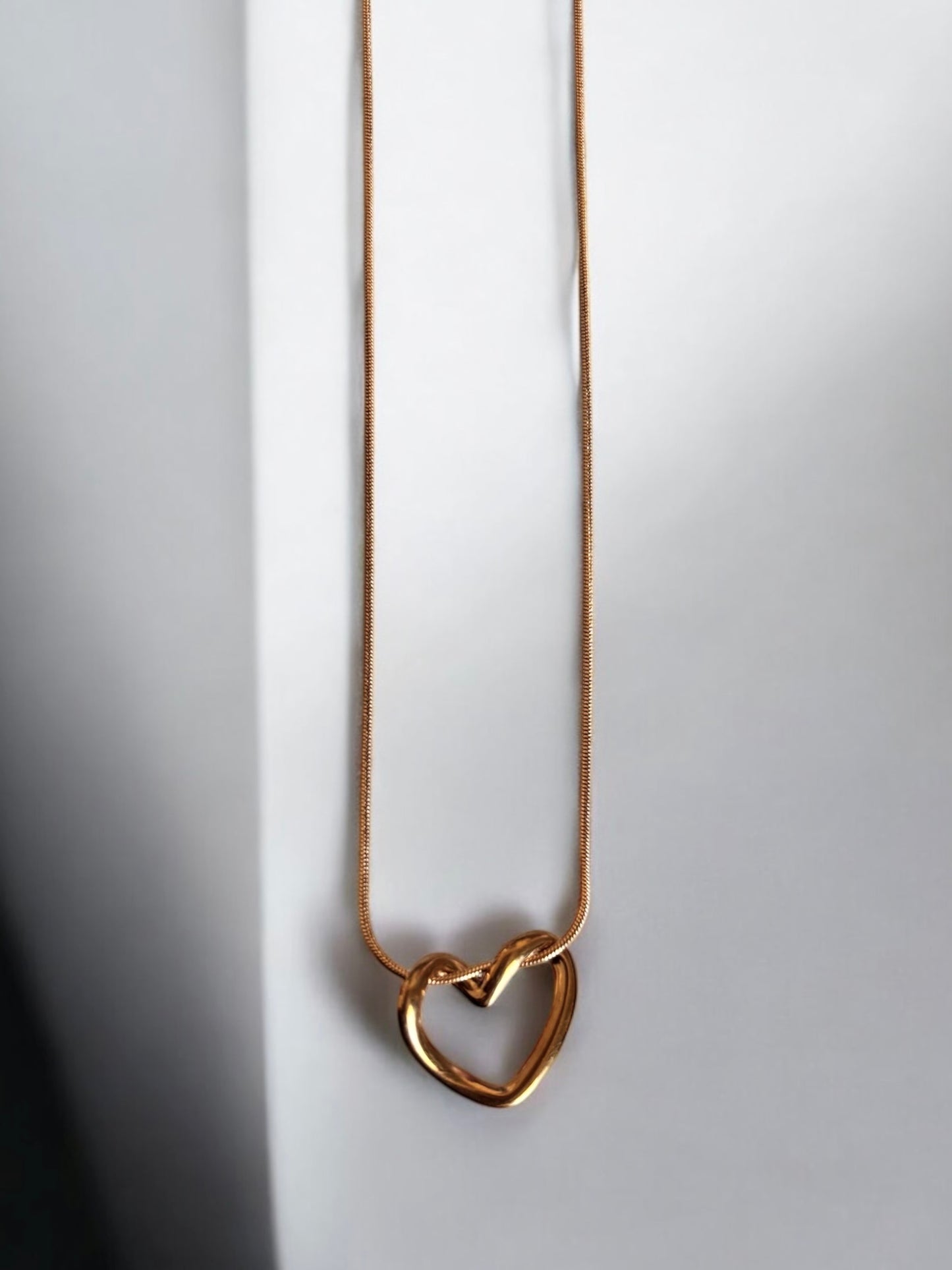 Elegant Simple Heart Pendant Necklace